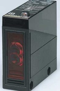 Cảm biến quang Omron E3JM-DS70M4T-G